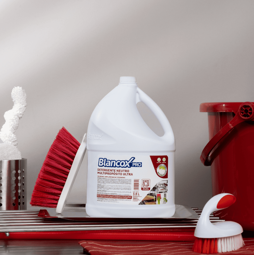 Simplifica varias actividades de limpieza con un solo producto